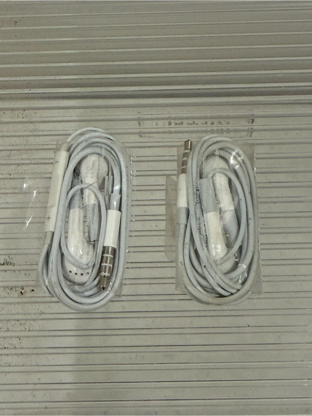 NEW Apple White Wired Earbuds with 3.5mm Jack - Pack of 2